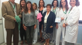 Donatiu d'una quinzena de mocadors oncològics de l’AECC - Catalunya Contra el Càncer Girona