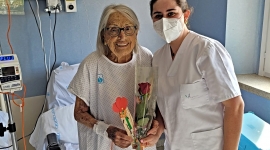 Ingressats i professionals de la Fundació Salut Empordà celebren Sant Jordi amb roses i punts de llibre
