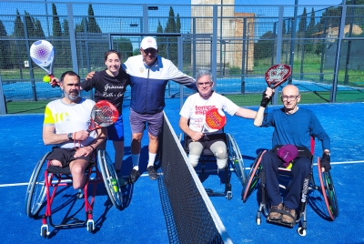 Pacients amb discapacitat del Servei de Rehabilitació de l’Hospital de Figueres practiquen pàdel adaptat al Club Tennis Figueres