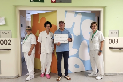 Capmany dona 1.000 euros per a posar vinils a les portes de les habitacions de Pediatria de l’Hospital de Figueres
