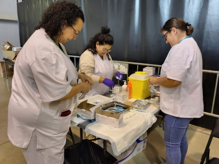 Vacunació de la grip a la Sala polivalent municipal de l'Escala