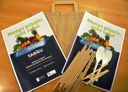 S'aposta per canyetes, culleres i bosses compostables