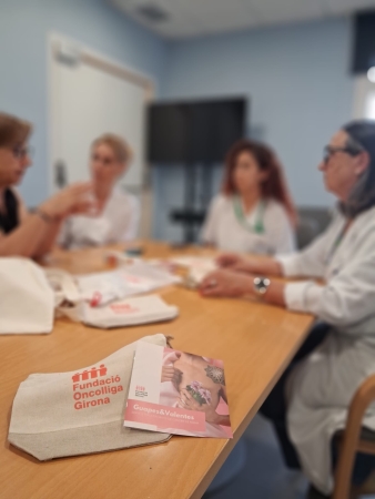 Presentació i entrega dels primers kits a professionals de l’Hospital de Figueres. 