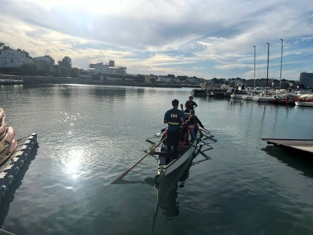 Dragon boat, una nova activitat terapèutica a l'Escala