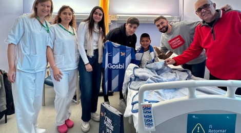 La visita dels primers equips i de la junta directiva de la UE Figueres tanca un mes d’actes de Nadal als centres de la Fundació Salut Empordà 