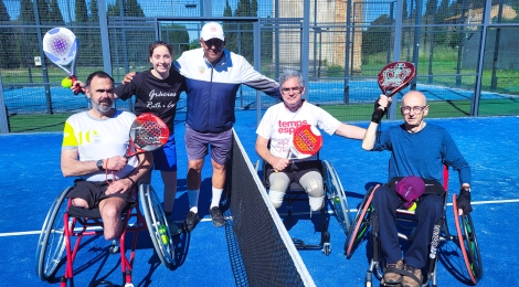 Pacients amb discapacitat del Servei de Rehabilitació de l’Hospital de Figueres practiquen pàdel adaptat al Club Tennis Figueres