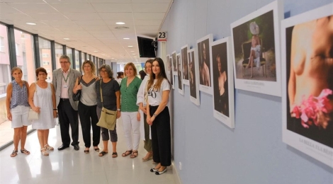 Inauguració a Consultes Externes d'una exposició de fotografies sobre el càncer de mama