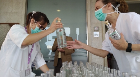 La FSE celebra el Dia Mundial del Medi Ambient repartint ampolles de vidre entre els professionals La FSE celebra el Dia Mundial del Medi Ambient repartint ampolles de vidre entre els professionals