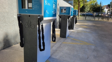 La Fundació Salut Empordà posa en funcionament un aparcament gratuït de bicicletes amb carregador per a professionals i usuaris