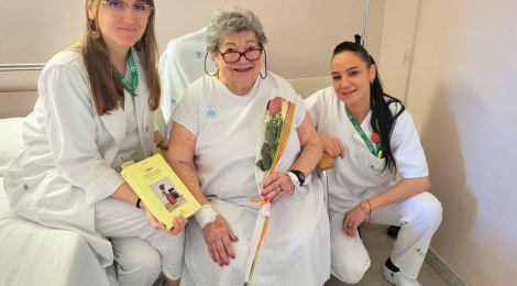 La FSE celebra Sant Jordi amb roses per a pacients i professionals, una parada de manualitats, contes infantils i un concurs literari