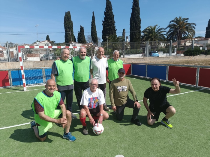 Futbol per a majors de 60 anys a l'Escala (2)