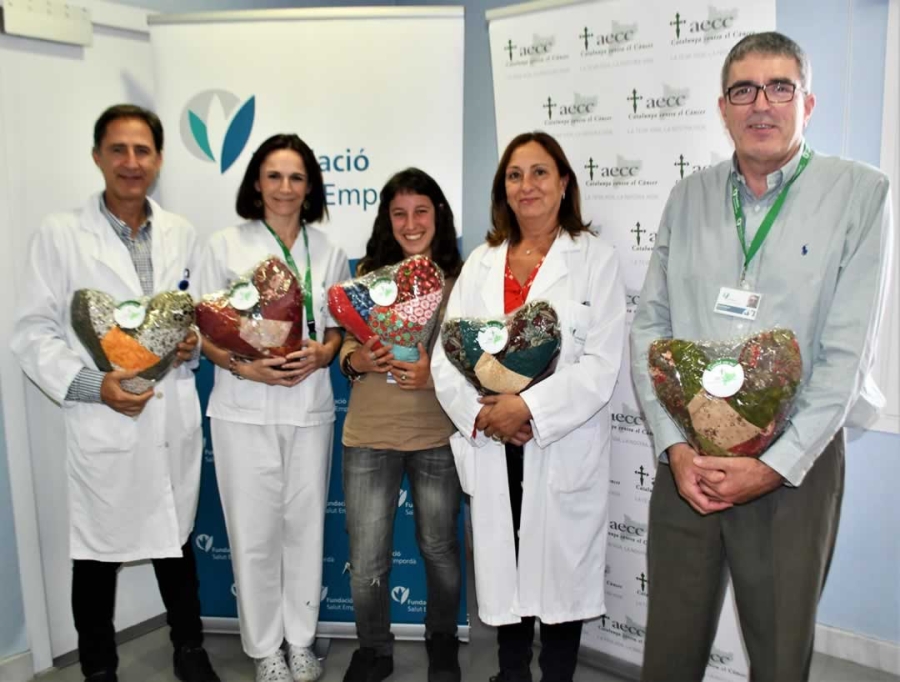 Donatiu de coixins de l'AECC